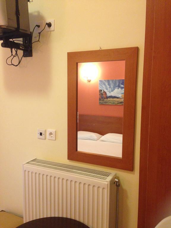 Marvi Hotel Kamena Wurla Zewnętrze zdjęcie